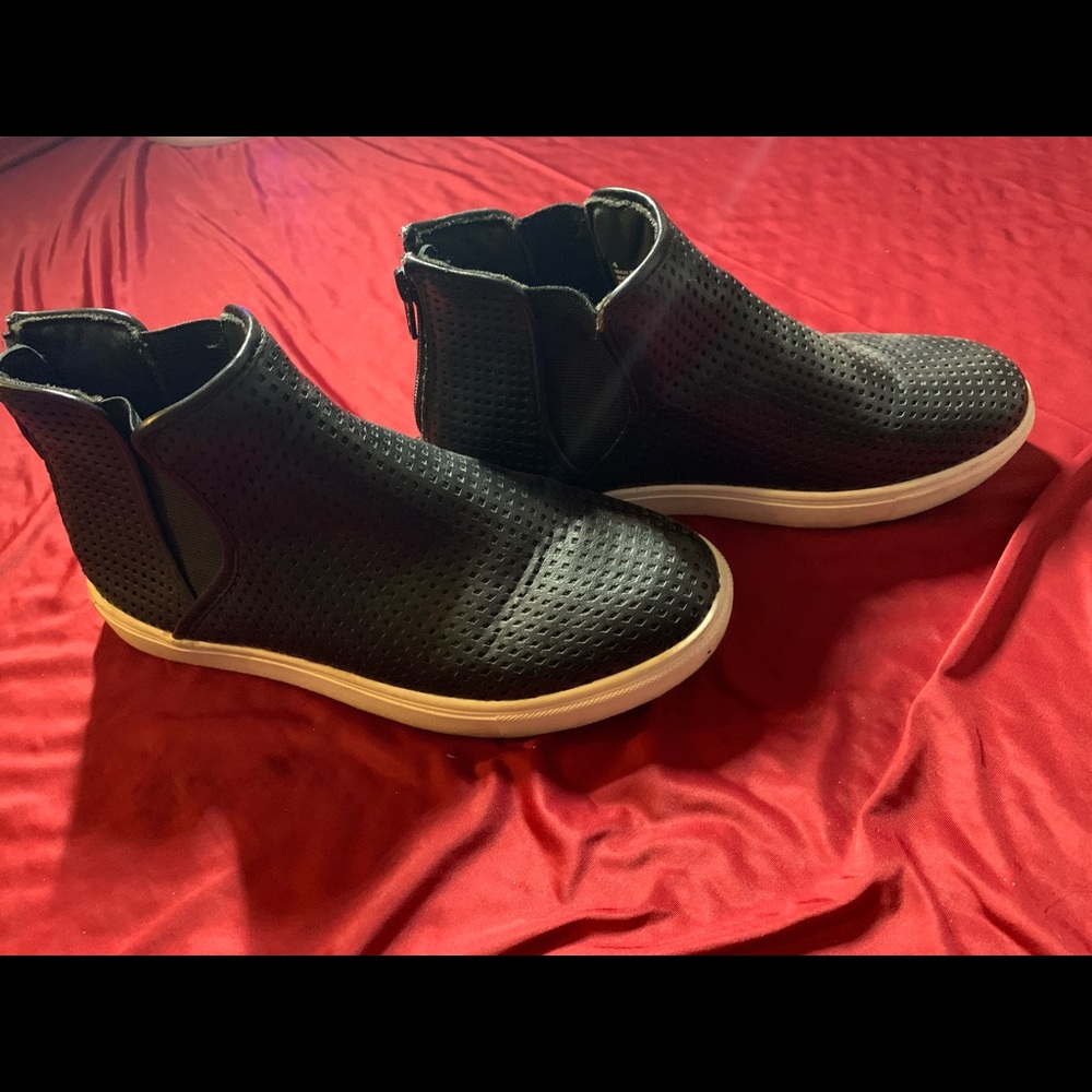 Women shoes size 4